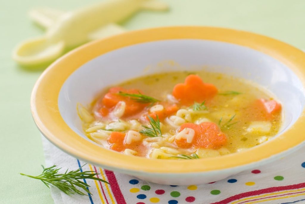 Gemüsesuppe mit Karotten und Kartoffeln