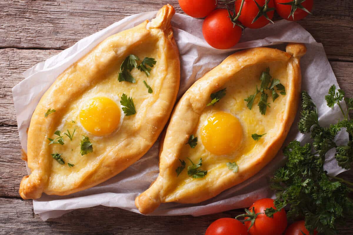 Georgische Khachapuri mit Quark