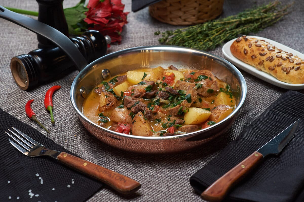 Geschmorte Rinderzunge mit Paprika