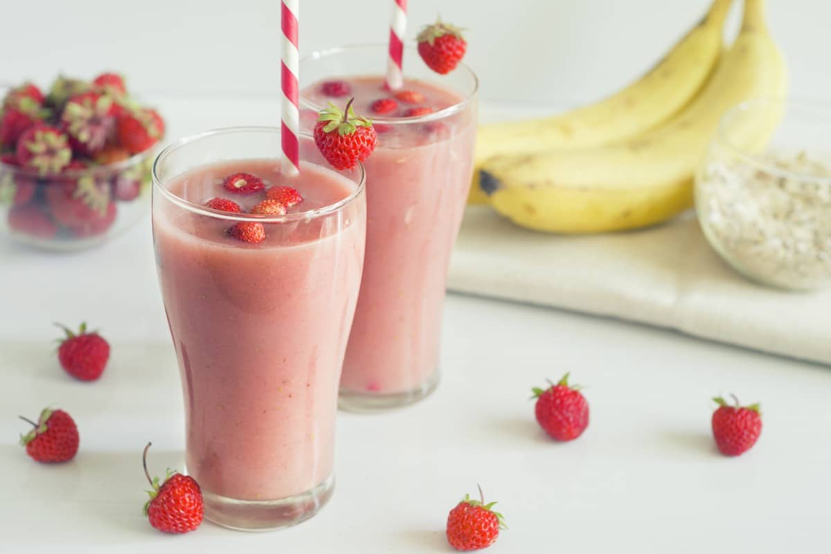 Gesunder Erdbeer Smoothie mit Banane