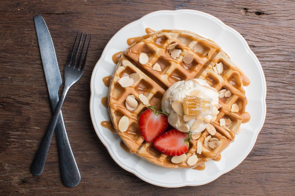 Glutenfreie Waffeln mit Kokosmilch und Mandelmehl