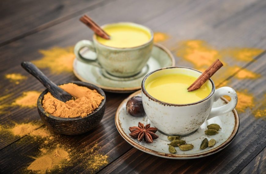 Goldene Milch mit wertvollen Inhaltsstoffen
