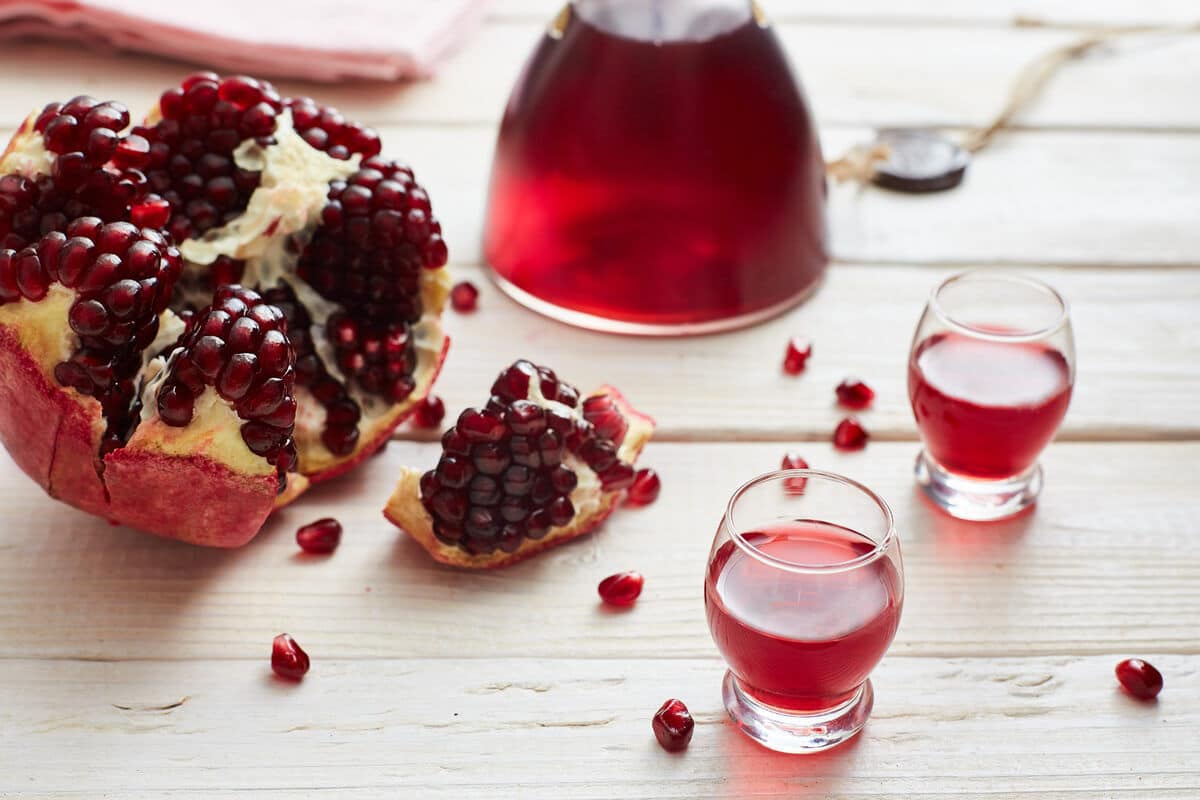 Granatapfel Tinktur aus Wodka, Zitronen und Lindenhonig