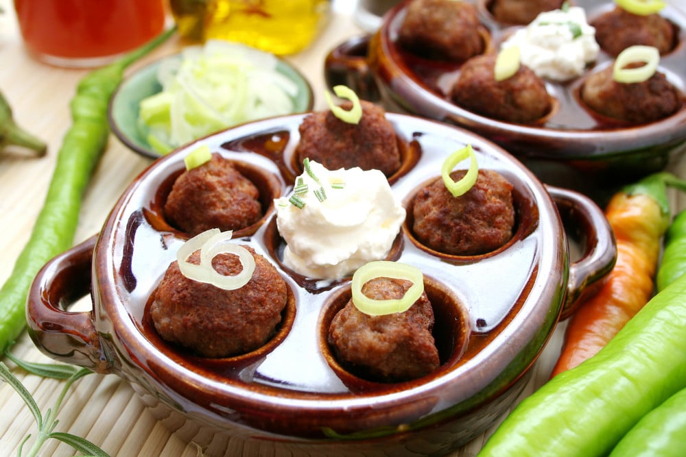 Griechische Fleischbällchen vom Rind mit Tzatziki