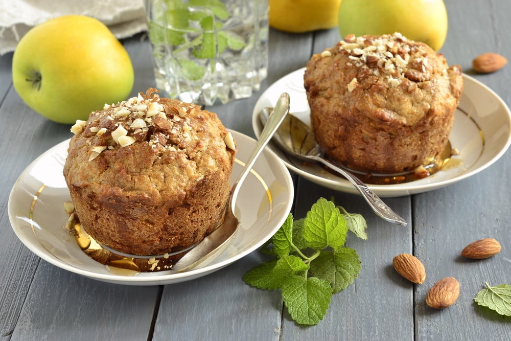 Griechische Muffins Brötchen mit Pflaumen und Nüssen