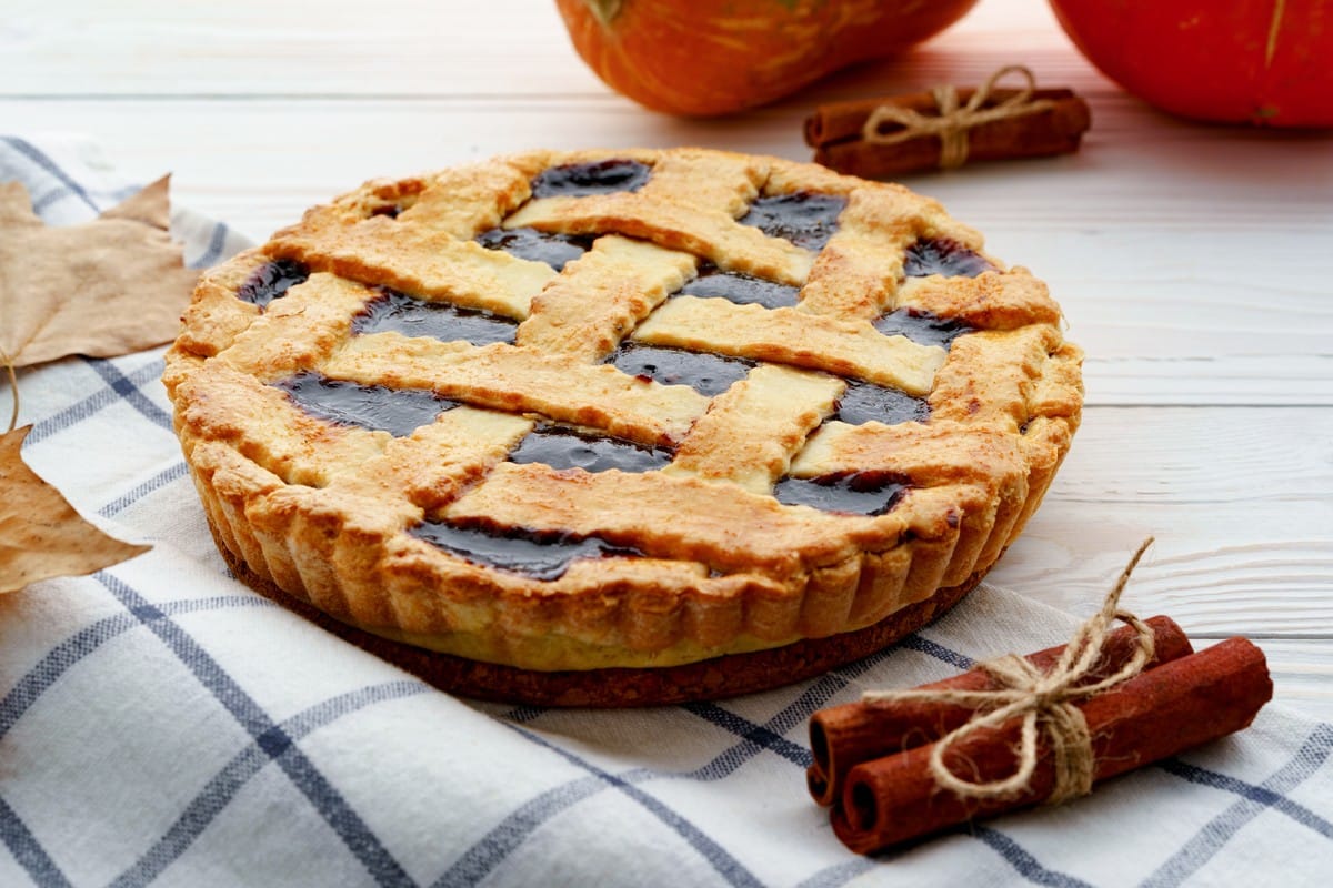 Griechischer Marmeladenkuchen mit Zitrone und Brandy