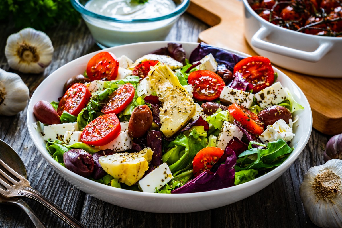 Griechischer Salat mit Artischocken