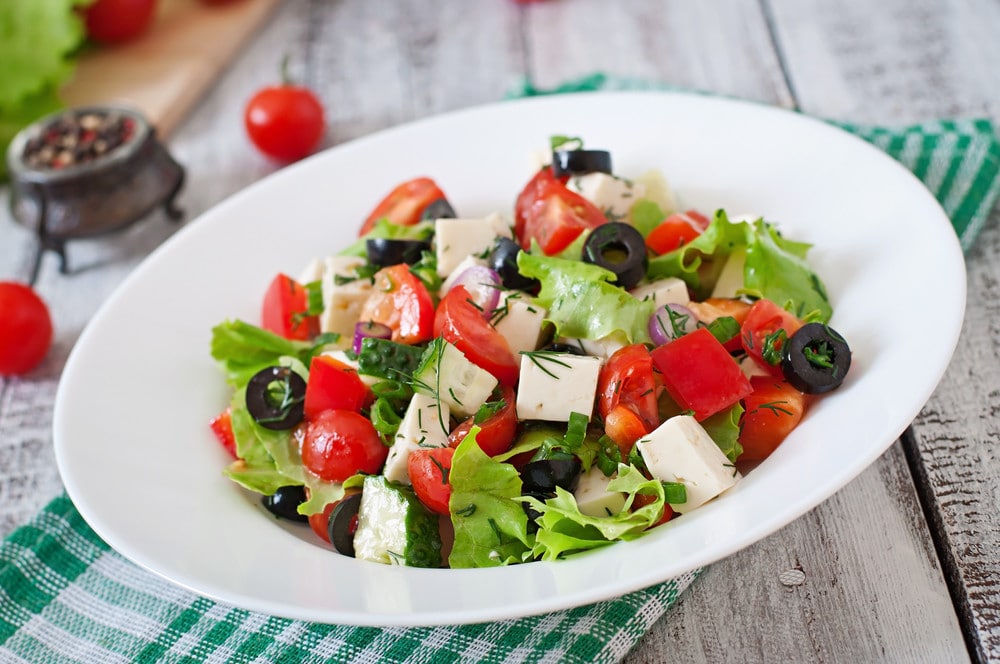 Griechischer Salat mit Tomaten