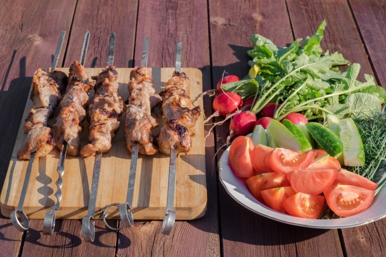 Grillmarinade für Fleisch mit Zwiebeln, Eiern und Wodka