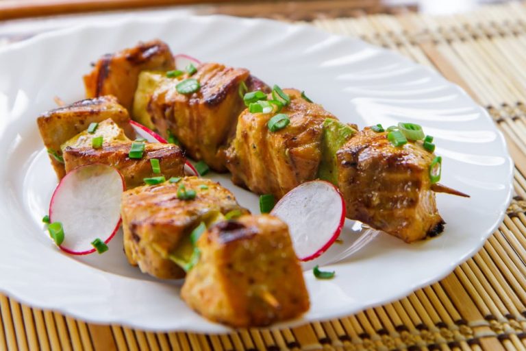 Grillmarinade für Fleisch mit Zwiebeln, Eiern und Wodka