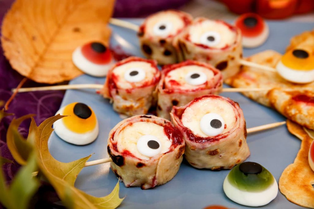 Gruselige Pfannkuchen Monsteraugen für Halloween Buffet