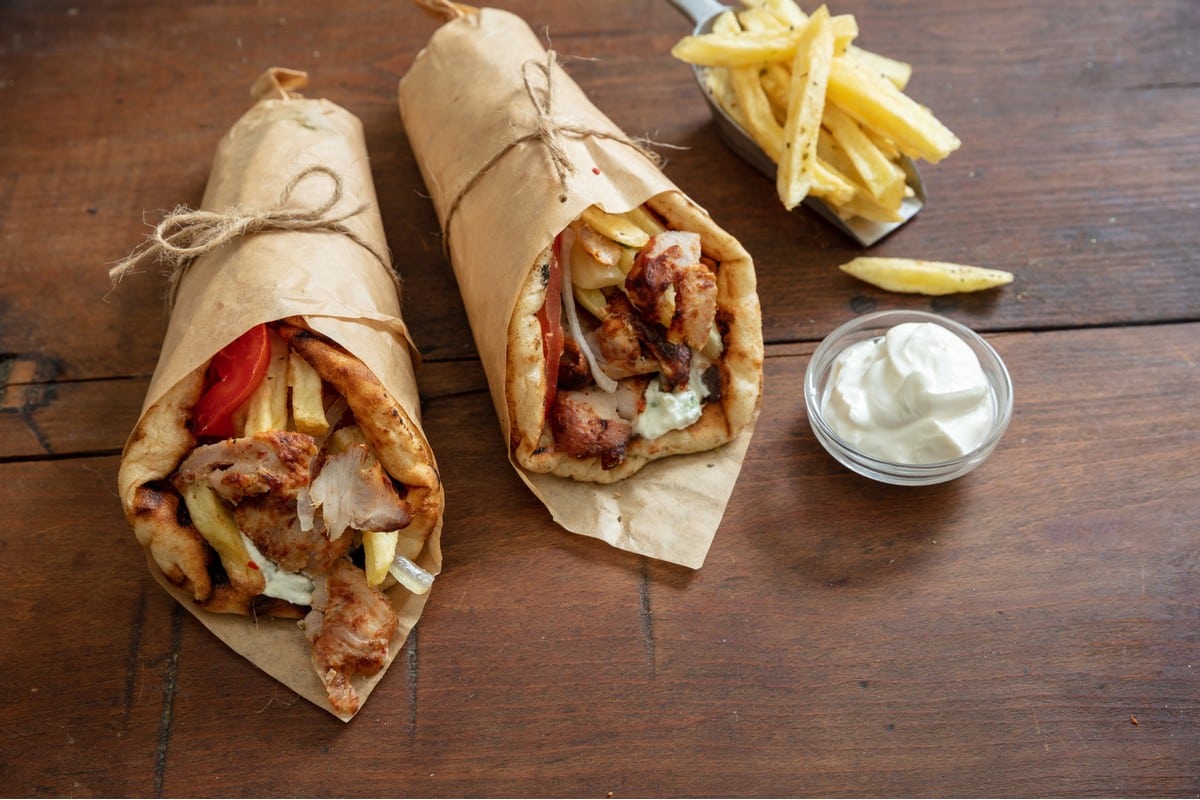 Gyros Pita mit Tzatziki und Pommes selber machen