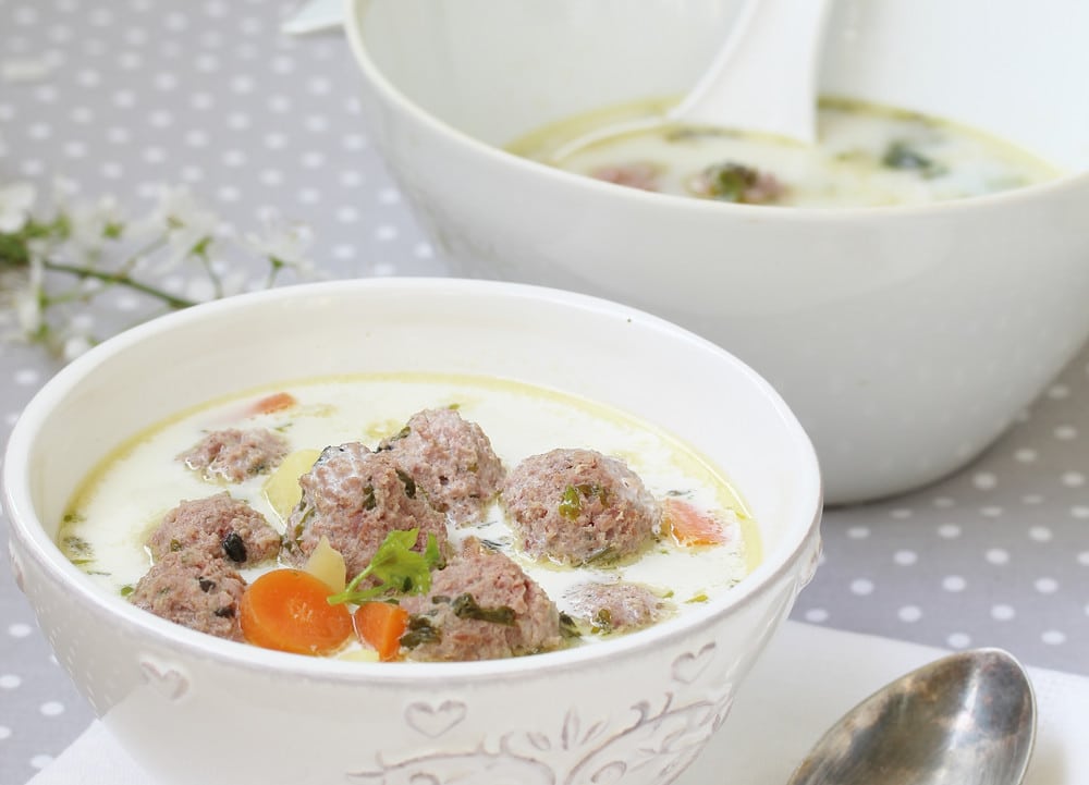 Hackbällchen Suppe mit Kartoffeln