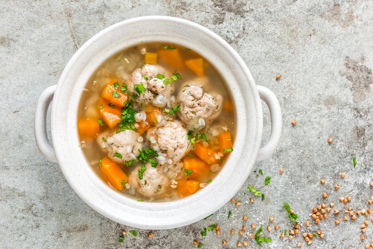 Hackbällchensuppe mit Buchweizen