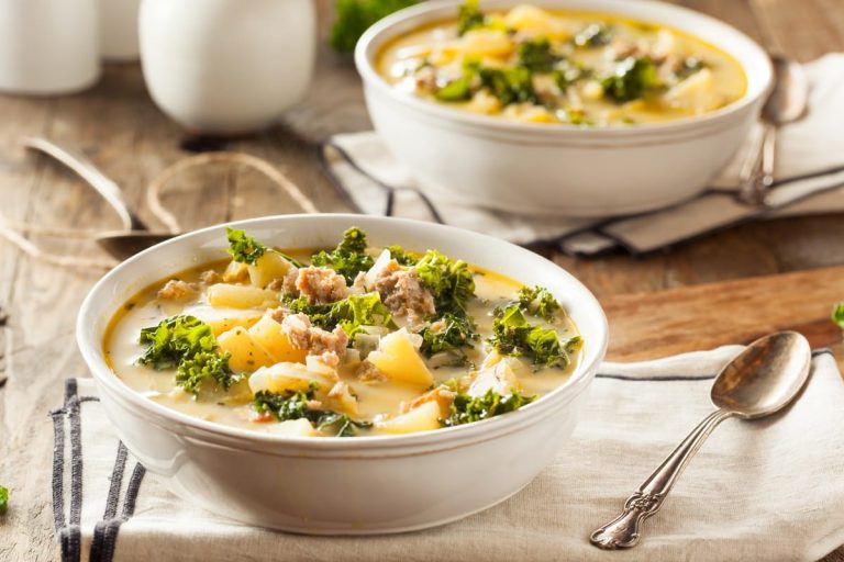 Einfach und edel: Hackfleischsuppe mit Kartoffeln und Grünkohl