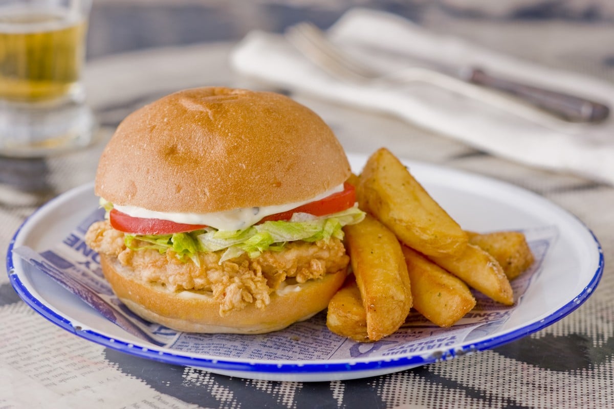 Hähnchen Burger mit Joghurtsoße selber machen