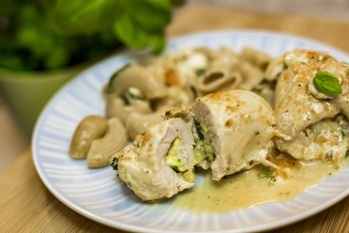 Hähnchenrouladen mit Zucchini in Mozzarella Sahne Sauce