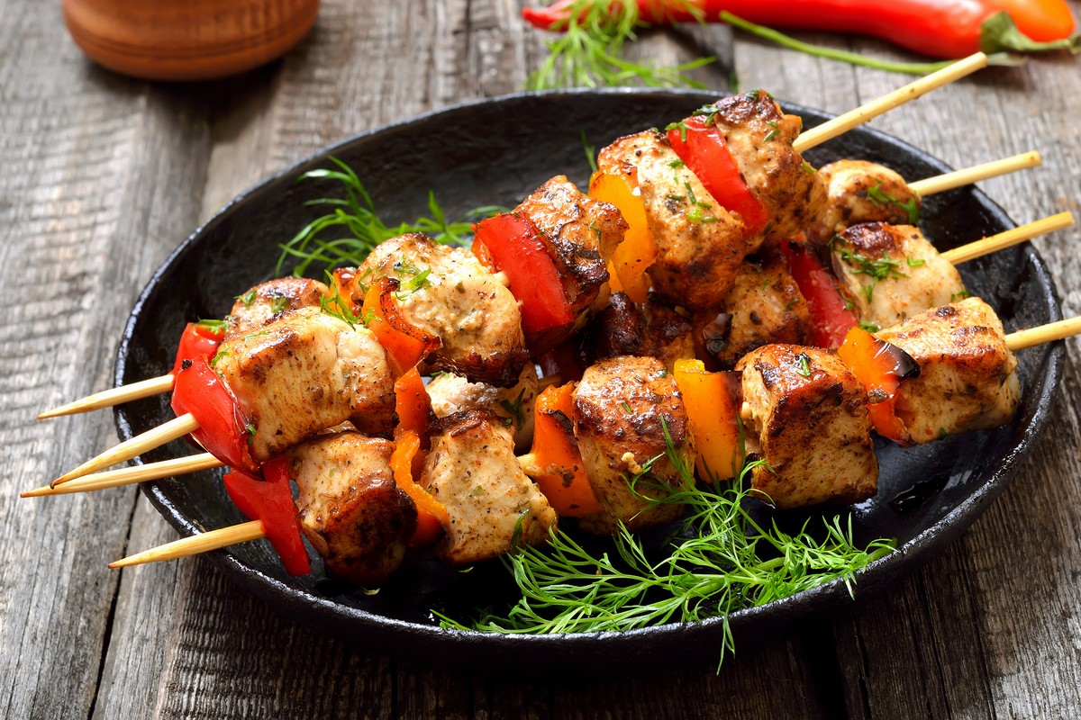 Hähnchenspieße mit Paprika in Honig Senf Marinade grillen