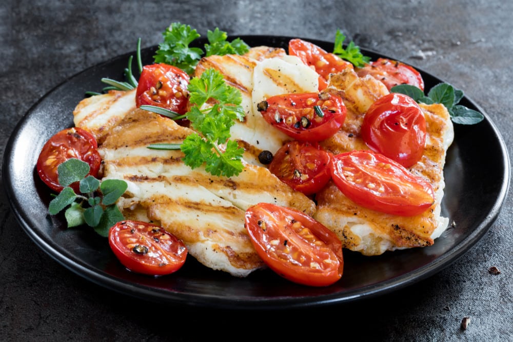 Halloumi Käse mit gegrillten Tomaten