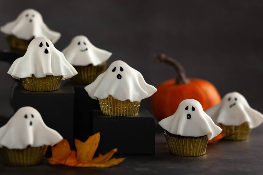 Halloween Cupcakes Geister mit Mascarponecreme