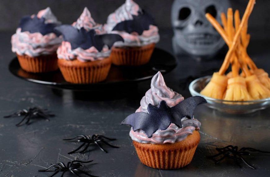 Halloween Cupcakes mit Buttercreme Frosting und Fondant