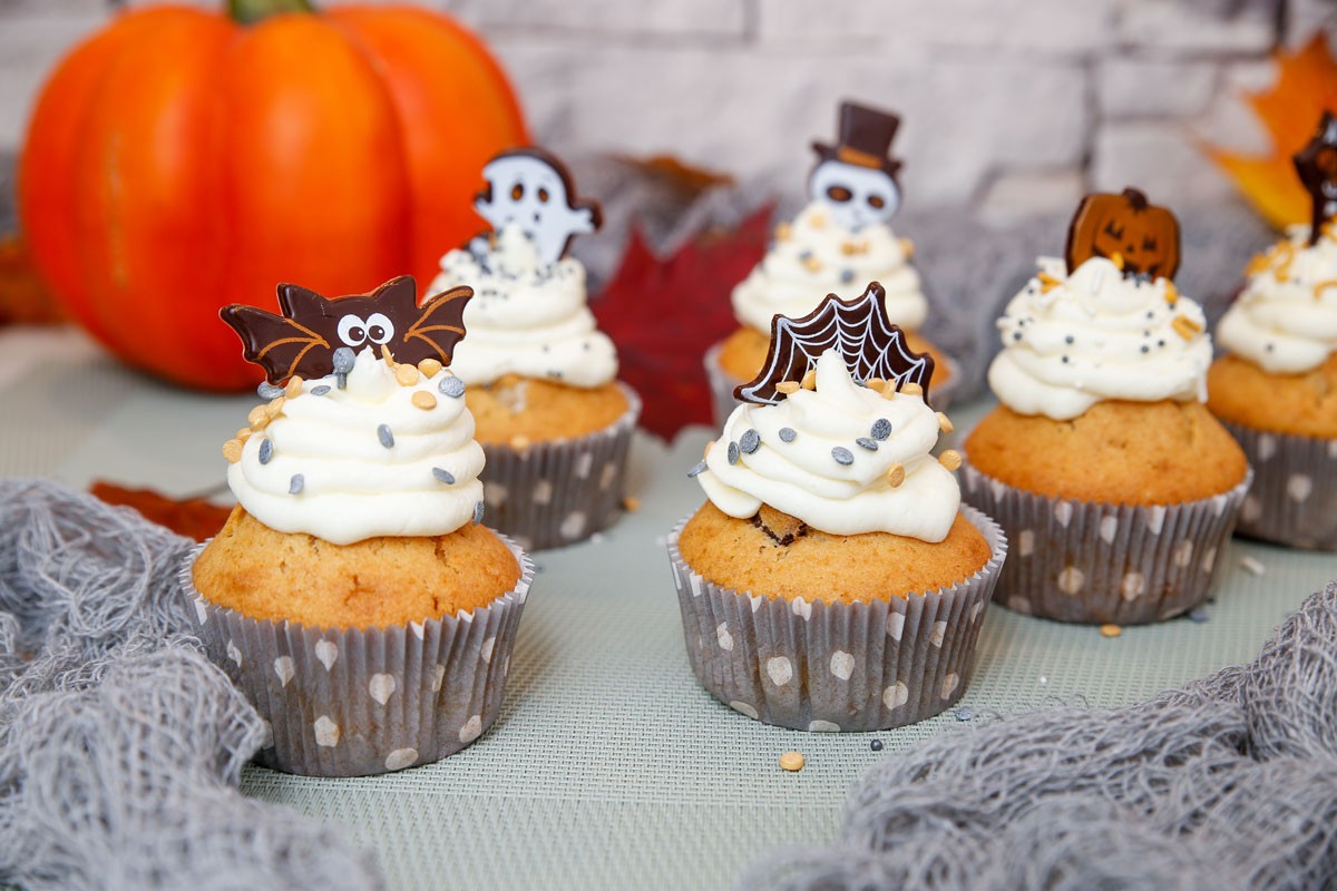 Halloween Cupcakes mit Mascarpone Frosting und Schokolade