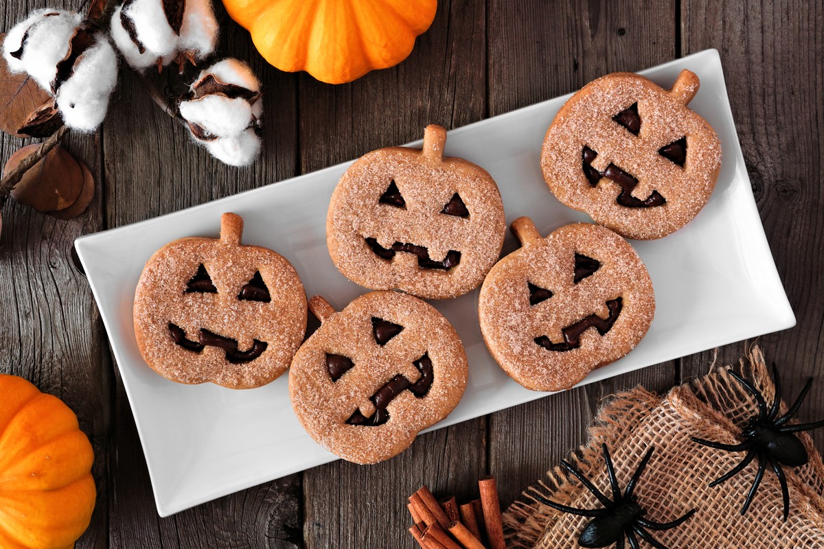 Halloween Kürbis Kekse mit Schokolade – Linzer Plätzchen für Halloween