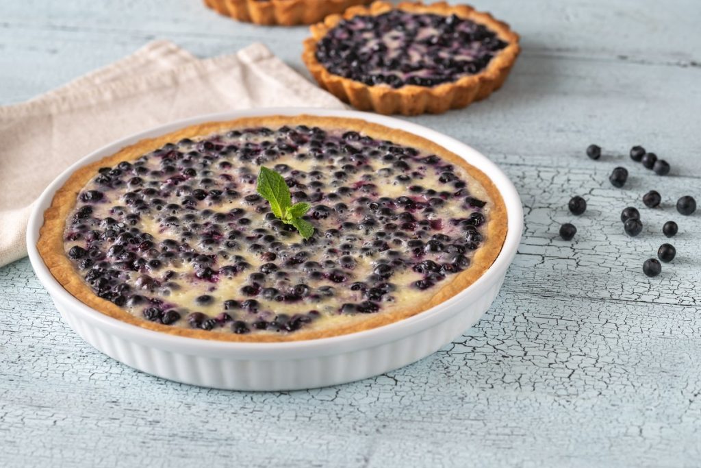 Heidelbeer Tarte mit Sahnefüllung und Kardamom
