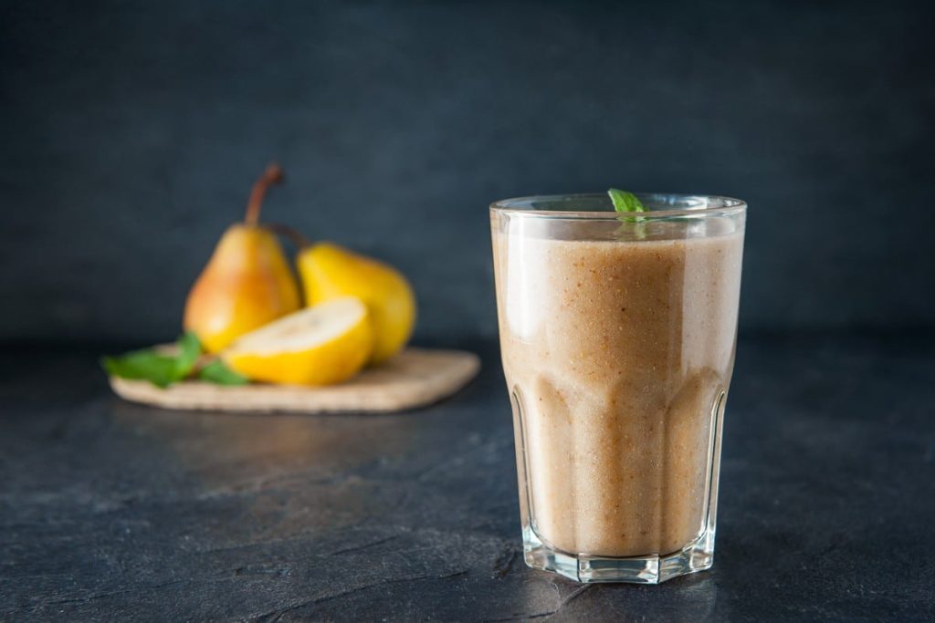 Heißer Birnensmoothie mit Honig und Vanille