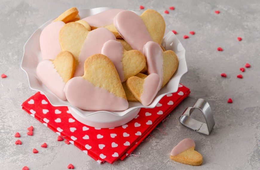 Herz Kekse zum Valentinstag backen – Einfaches Rezept für Plätzchen