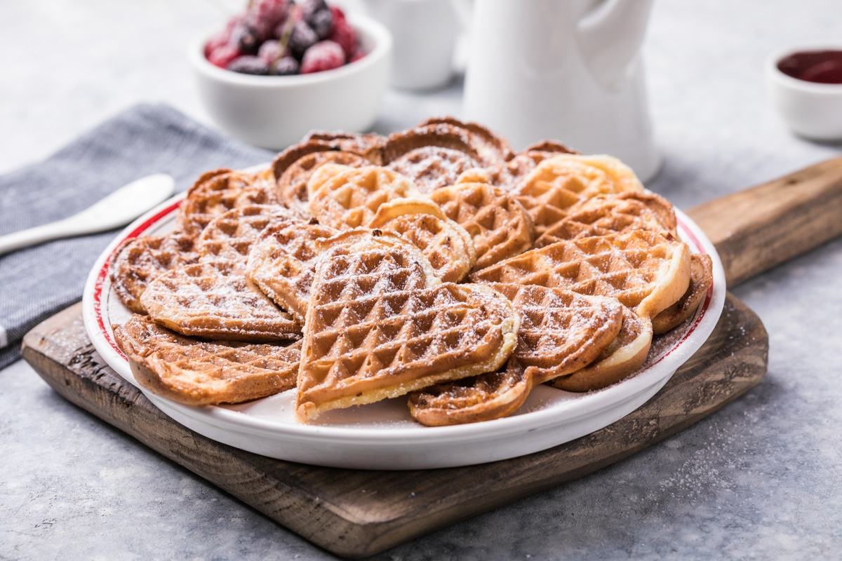 Herz Waffeln zum Frühstück am Muttertag