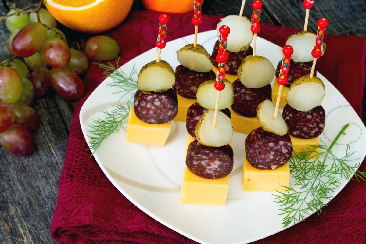 Herzhafte Canapes mit Wurst