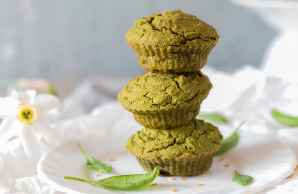 Herzhafte Muffins mit Bärlauch und Spinat