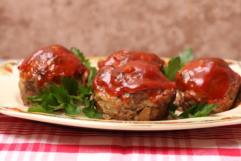 Herzhafte Muffins mit Hackfleisch