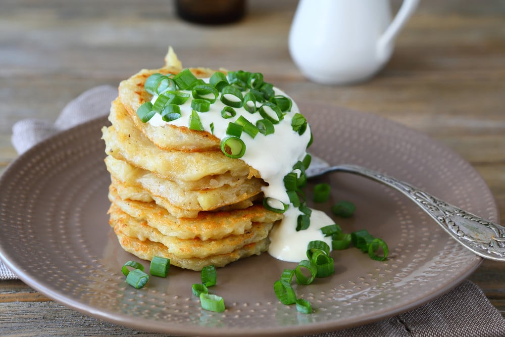 Herzhafte Pancakes aus Buttermilch mit Frühlingszwiebeln