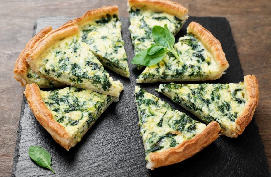 Herzhafte Quiche mit Spinat und Feta Käse