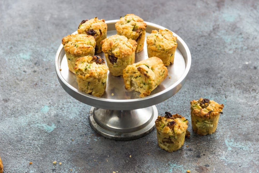 Herzhafte Zucchinimuffins mit Eiern