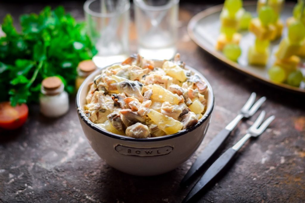 Herzhafter Eiersalat mit Champignons