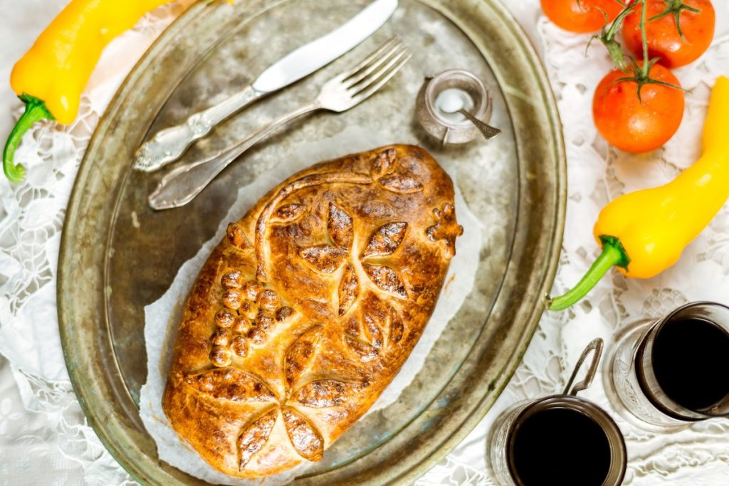 Herzhafter Fischkuchen mit Reis und Spinat