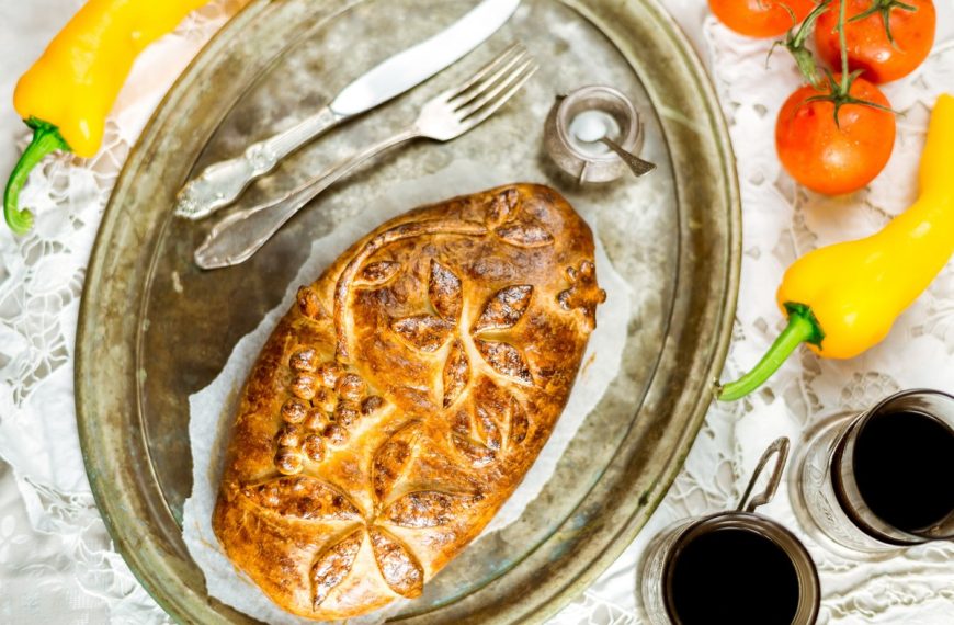 Herzhafter Fischkuchen mit Reis und Spinat