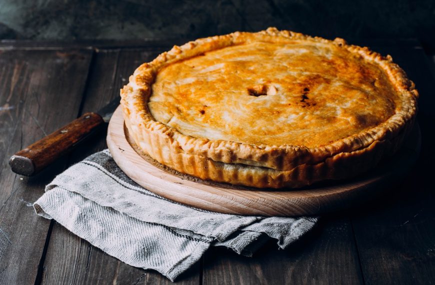 Herzhafter Fleischkuchen mit Kartoffeln und Zwiebeln