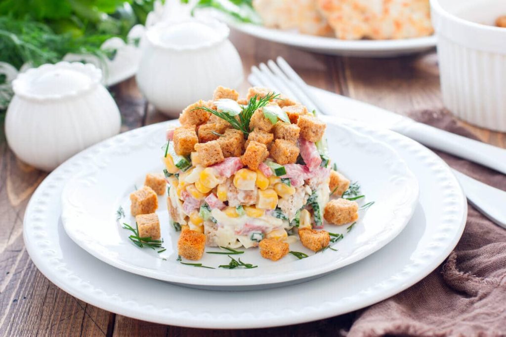 Herzhafter Gemüsesalat mit Mais