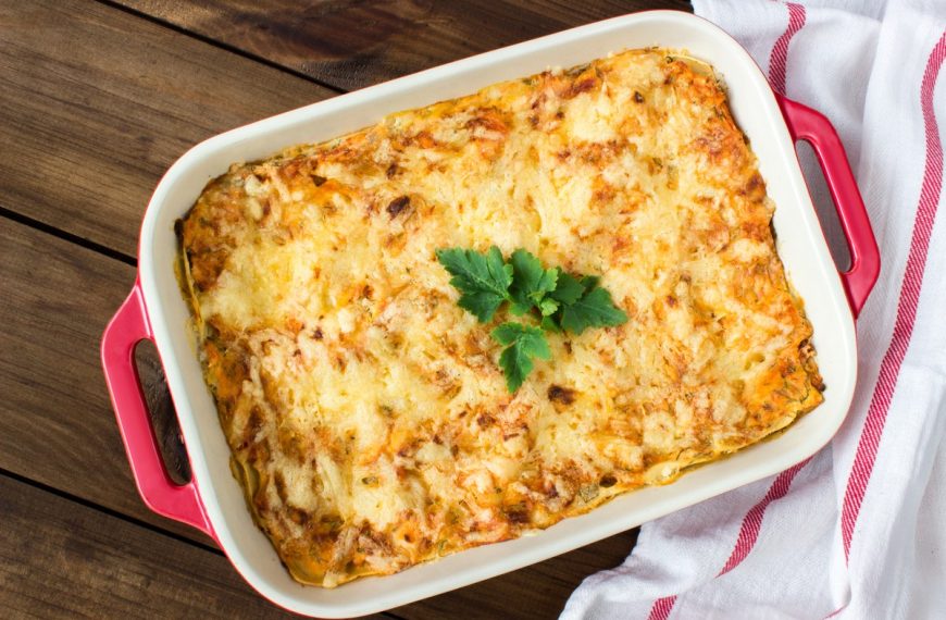 Herzhafter Käseauflauf mit Hüttenkäse und Lavash