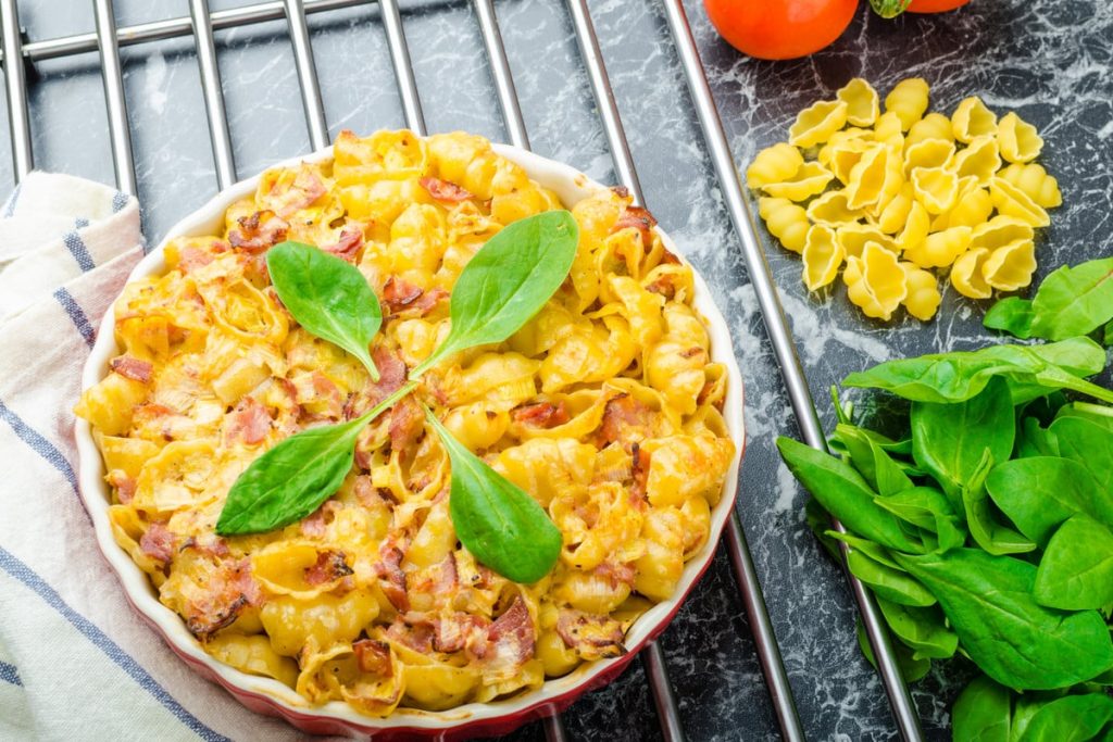 Herzhafter Nudelauflauf mit Käse