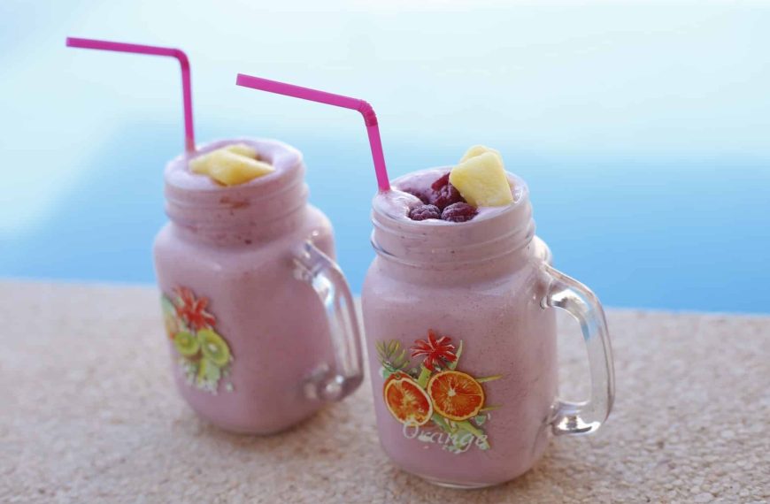 Himbeersmoothie mit Ananas und Milch