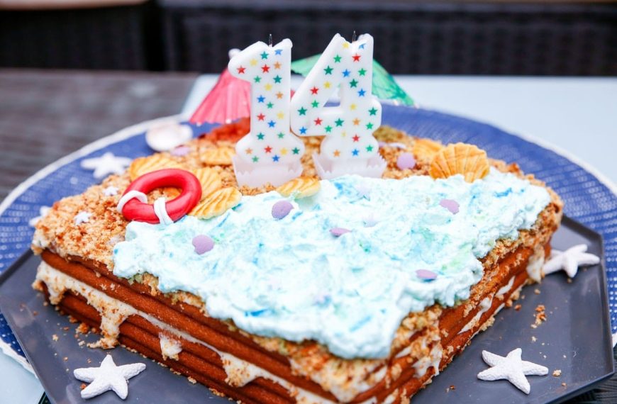 Honigtorte mit Zitronencreme für Kindergeburtstag