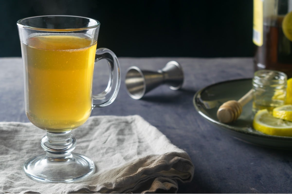 Hot Toddy – Heißes Whiskygetränk mit Honig und Zitrone