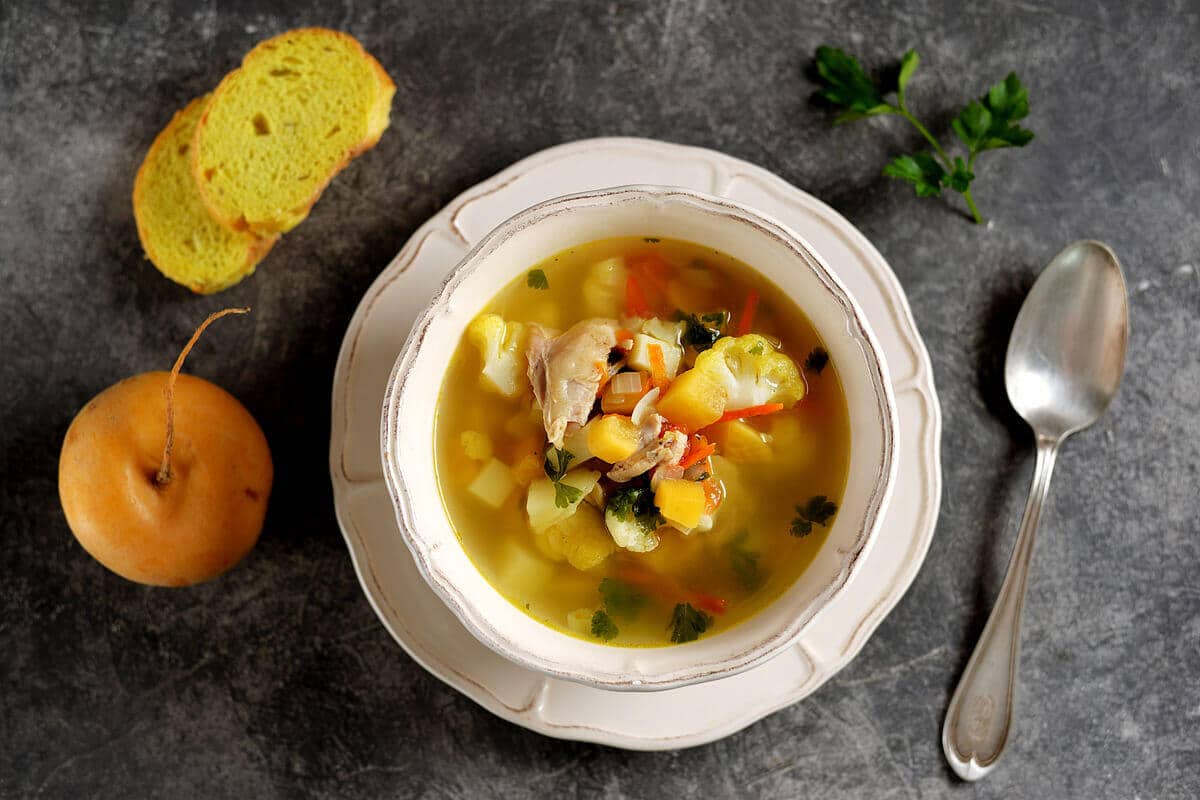 Hühnersuppe mit Blumenkohl