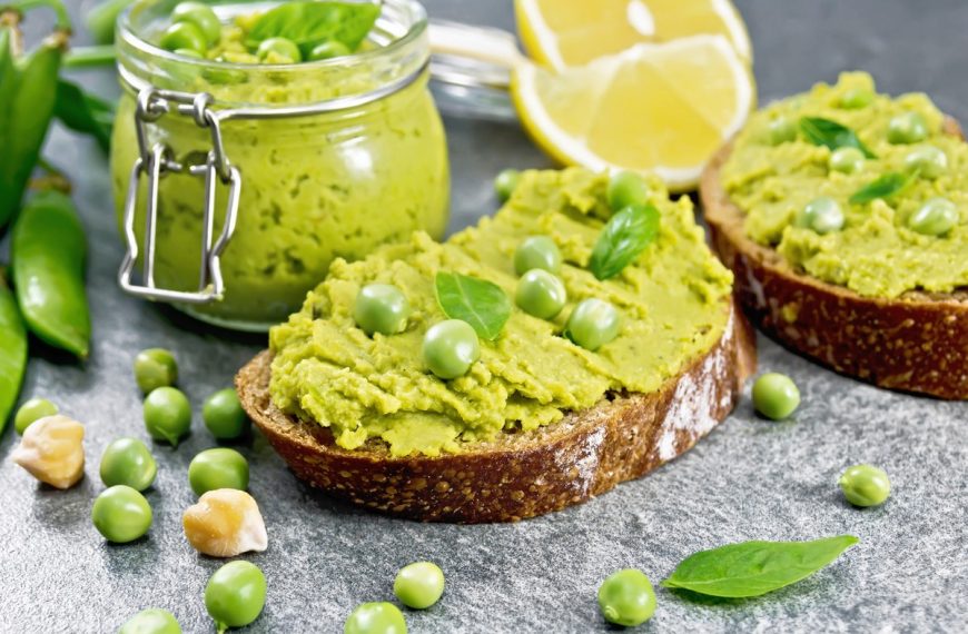 Hummus mit Kichererbsen und grünen Erbsen
