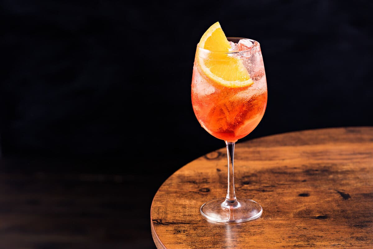 Italienischer Aperol Spritz Cocktail mit Prosecco